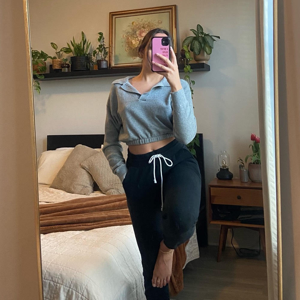 Cropped gray sweater